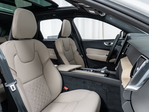 New 2026 Volvo XC60 B5 Plus w/ Climate Package image 22