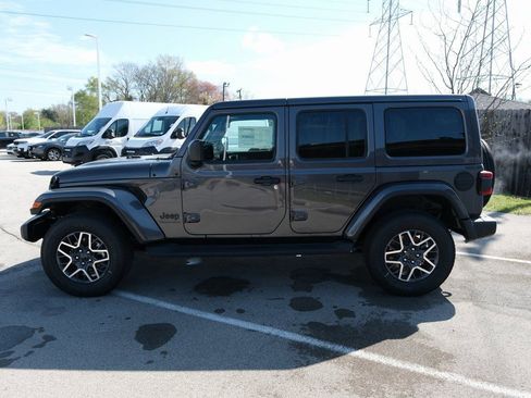 New 2025 Jeep Wrangler Unlimited Sahara AWD/4WD image 12