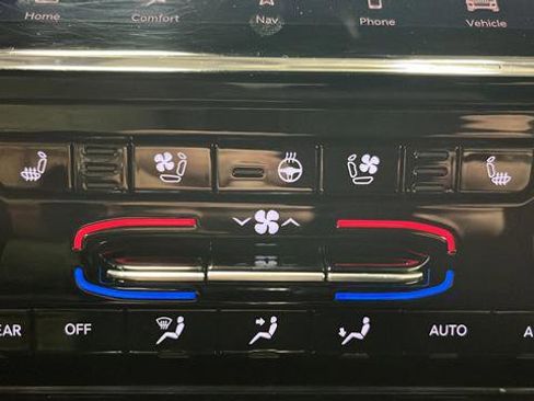 Used 2024 Jeep Grand Cherokee L Limited w/ Luxury Tech Group II AWD/4WD image 31