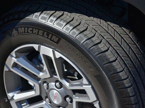 New 2025 GMC Terrain Elevation w/ Technology Package II image 3