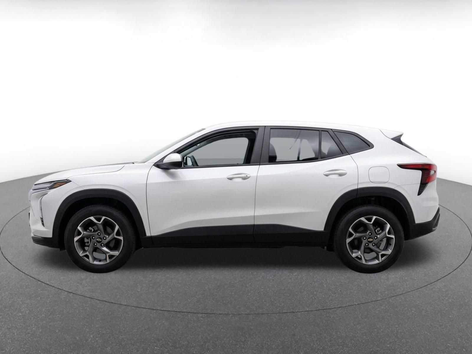 Used 2025 Chevrolet Trax LT w/ LT Convenience Package FWD image 4