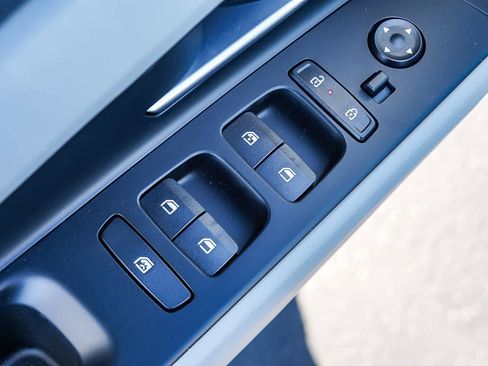 New 2025 Hyundai Elantra Limited image 25