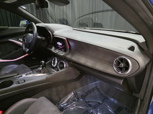 Used 2019 Chevrolet Camaro ZL1 RWD image 33