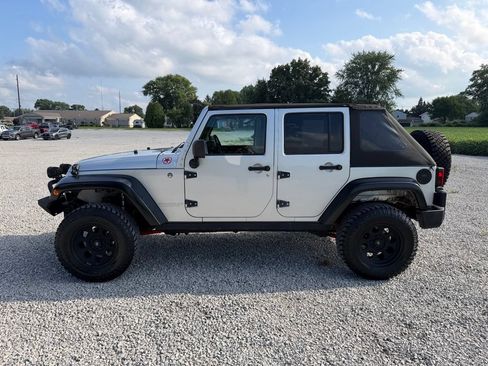 Used 2008 Jeep Wrangler Unlimited Sahara w/ Dual Top Group AWD/4WD image 4