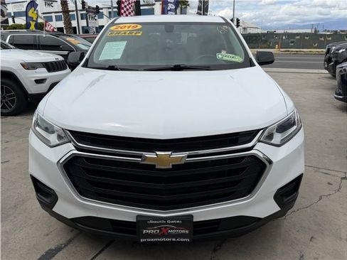 Used 2020 Chevrolet Traverse LS FWD image 2