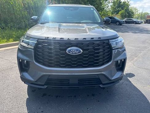 Used 2025 Ford Explorer ST-Line AWD/4WD image 2