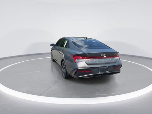 Certified 2025 Hyundai Elantra Limited FWD image 7