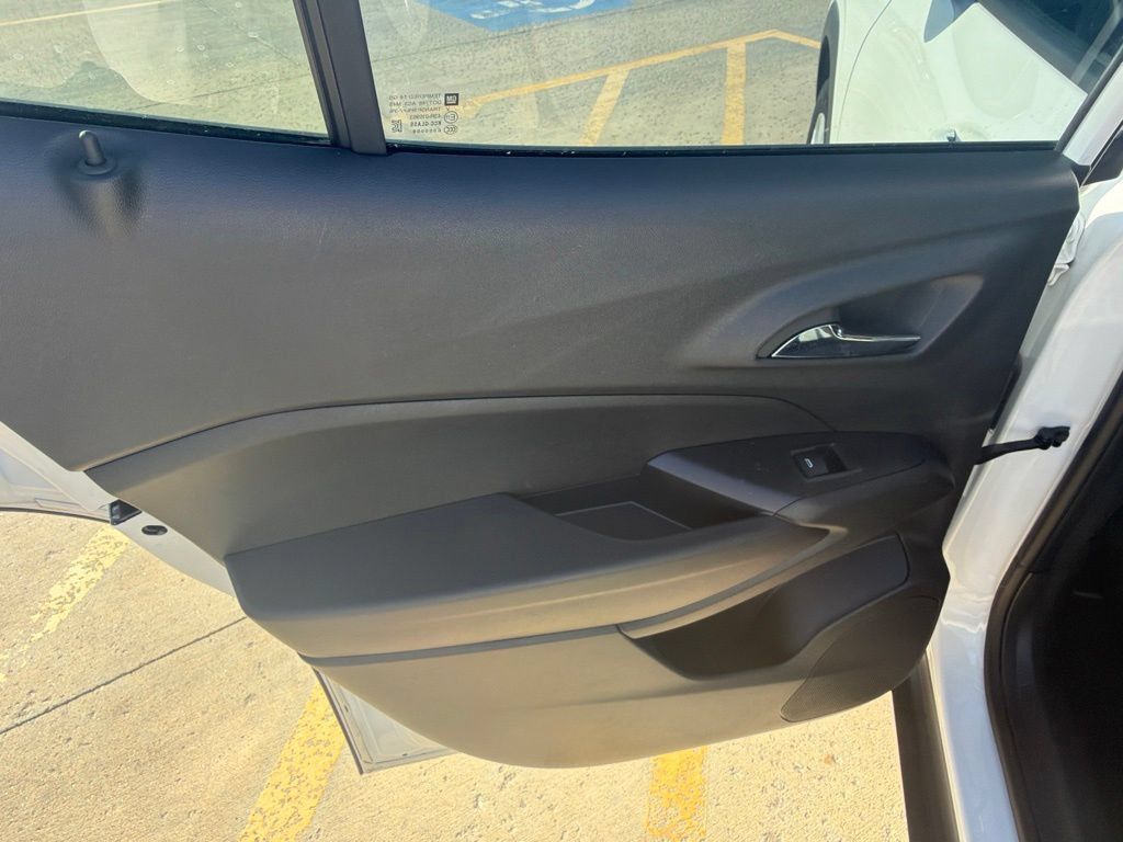 Used 2026 Chevrolet Trax LS FWD image 25