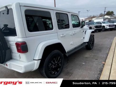 Used 2022 Jeep Wrangler Unlimited Sahara image 9