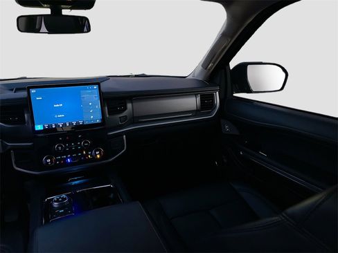 Used 2024 Ford Expedition XLT image 25