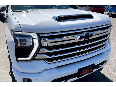 Used 2024 Chevrolet Silverado 3500 High Country w/ High Country Premium Package image 32
