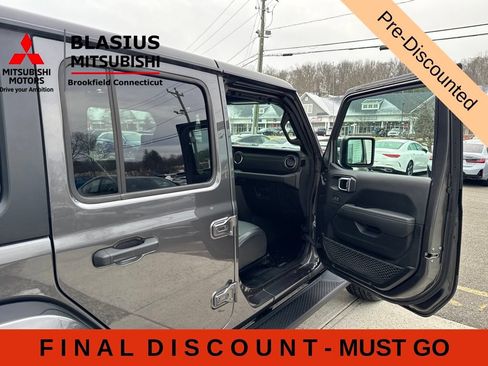 Used 2023 Jeep Wrangler Unlimited Sahara w/ Cold Weather Group AWD/4WD image 16