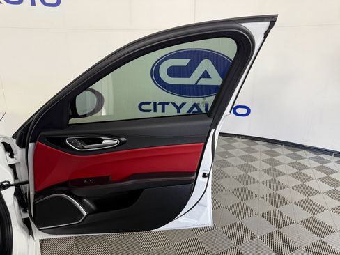 Used 2018 Alfa Romeo Giulia image 13