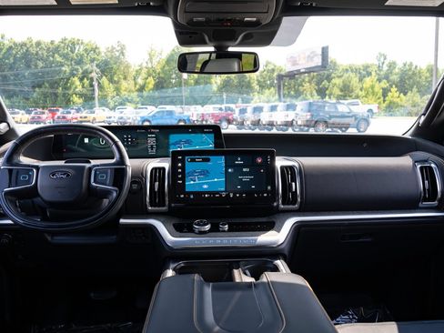 Used 2025 Ford Expedition Tremor AWD/4WD image 35