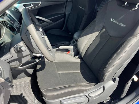 Used 2013 Hyundai Veloster FWD image 14