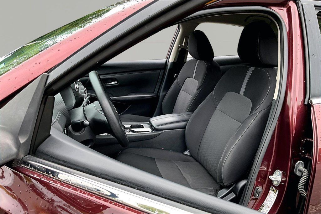 Used 2024 Nissan Sentra SV FWD image 17