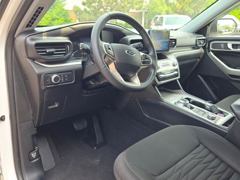 Used 2021 Ford Explorer XLT image 27