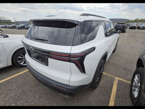 Used 2025 Chevrolet Traverse LT w/ Midnight/Sport Edition AWD/4WD image 4