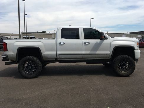 Used 2016 GMC Sierra 2500 Denali w/ Duramax Plus Package AWD/4WD image 7