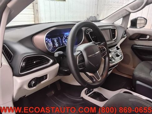 Used 2020 Chrysler Voyager L FWD image 11