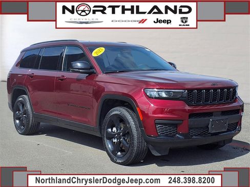 Used 2023 Jeep Grand Cherokee L Laredo image 1