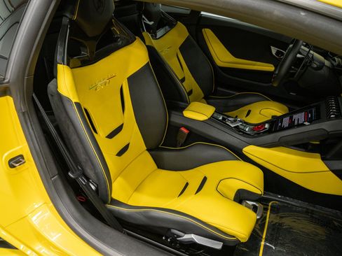 Used 2021 Lamborghini Huracan EVO RWD image 25