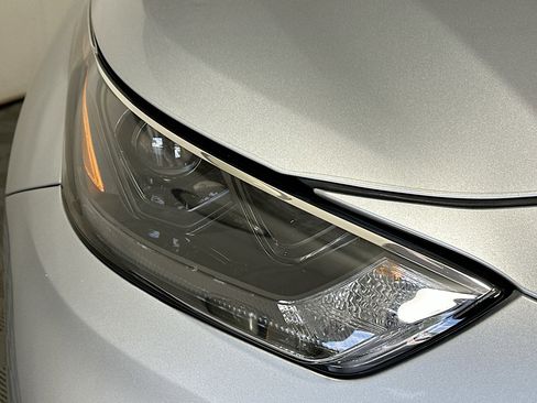 Used 2024 Toyota Highlander XLE image 9