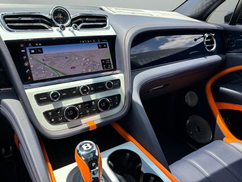 Used 2024 Bentley Bentayga image 56