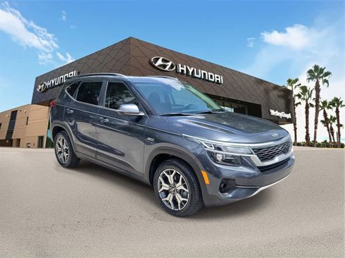 Used 2021 Kia Seltos EX image 4
