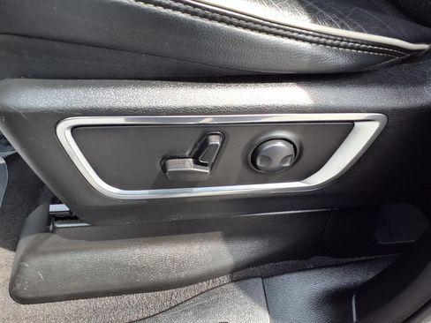 Used 2025 RAM 1500 Laramie AWD/4WD image 21