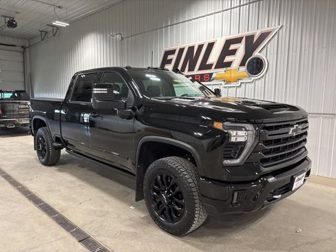 Used 2025 Chevrolet Silverado 2500 High Country w/ Midnight Edition AWD/4WD image 4