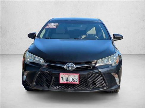 Used 2015 Toyota Camry SE image 2