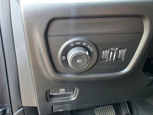 Used 2025 Jeep Grand Cherokee Limited AWD/4WD image 13