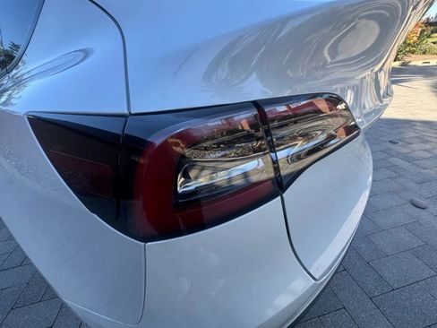 Used 2022 Tesla Model Y Long Range image 34