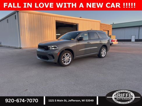 Used 2023 Dodge Durango GT image 2