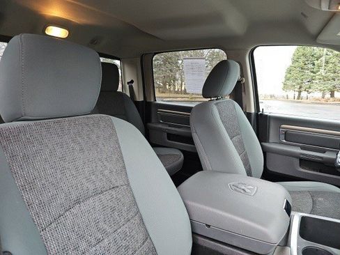 Used 2018 RAM 1500 SLT image 12