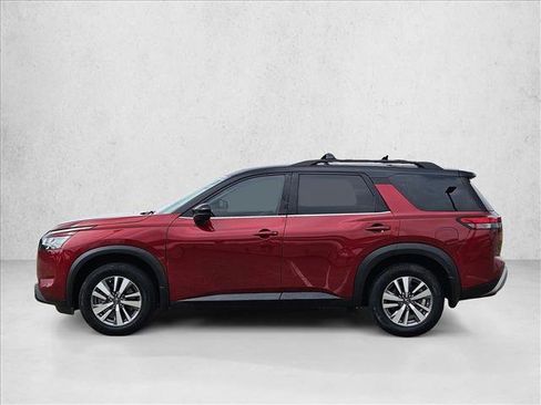 Used 2022 Nissan Pathfinder SL w/ Lighting Package (N92) FWD image 9