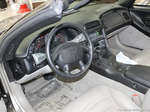 Used 2000 Chevrolet Corvette Convertible w/ Performance Handling Pkg RWD image 37