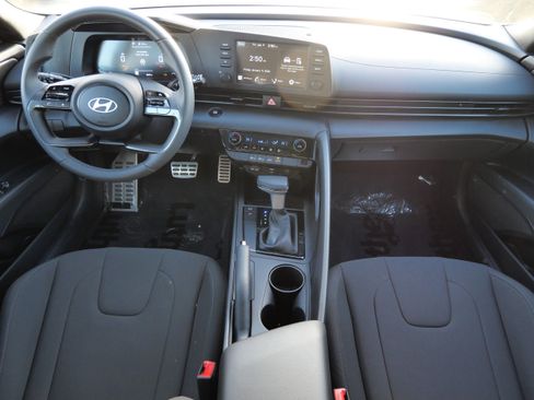 Certified 2025 Hyundai Elantra Sport image 10
