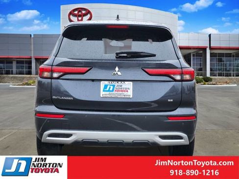 Used 2024 Mitsubishi Outlander SE image 13