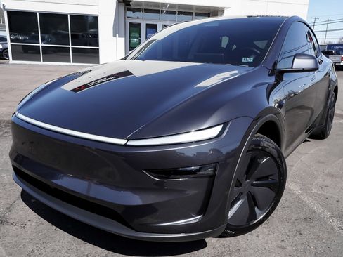 Used 2026 Tesla Model Y AWD image 46