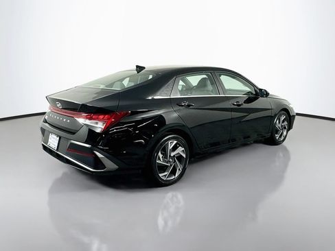 Used 2025 Hyundai Elantra SEL w/ Cargo Package FWD image 8