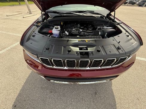 New 2025 Jeep Grand Cherokee L Laredo image 44