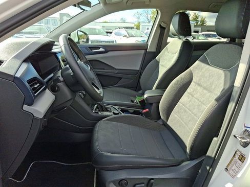 Used 2023 Volkswagen Taos SE w/ Black Wheel Package image 16
