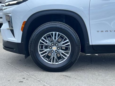 Certified 2025 Chevrolet Traverse LT image 11