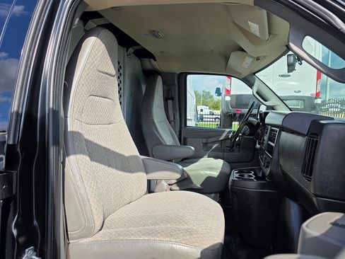 Used 2023 GMC Savana 3500 Extended w/ Driver Convenience Package image 10