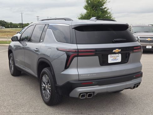 Used 2025 Chevrolet Traverse LT w/ Driver Confidence Package FWD image 5