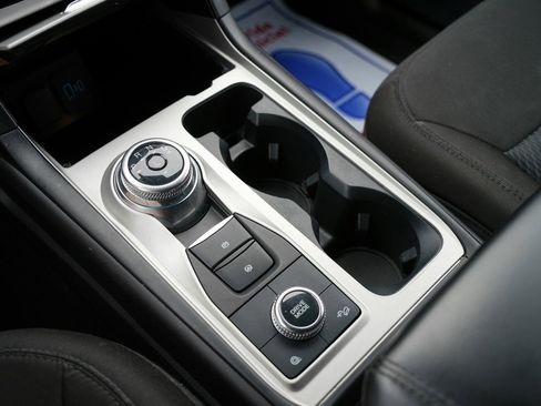 Used 2023 Ford Explorer XLT image 17