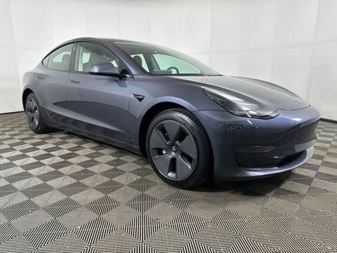 Used 2023 Tesla Model 3 Standard Range image 2