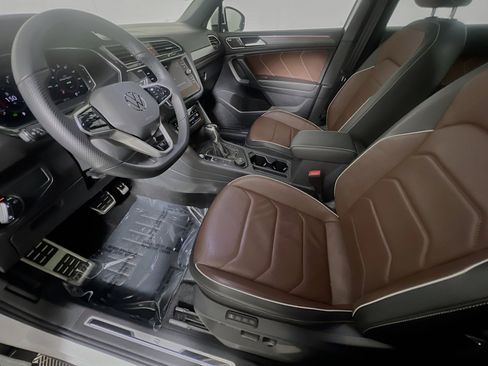 Used 2022 Volkswagen Tiguan SEL R-Line AWD/4WD image 15